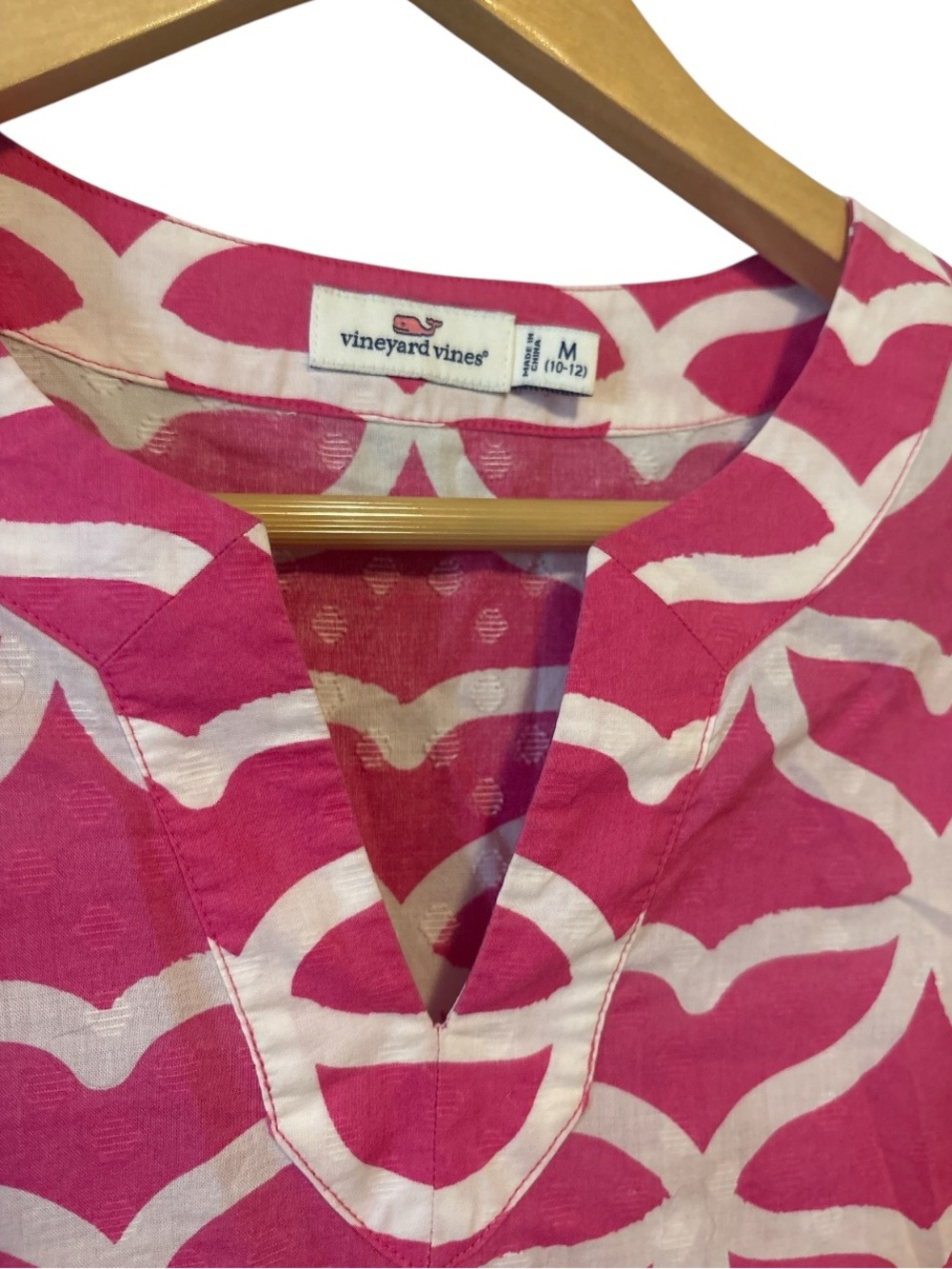 Vineyard Vines 100% Cotton Whale Tail V-Neck - Picture 2 of 4